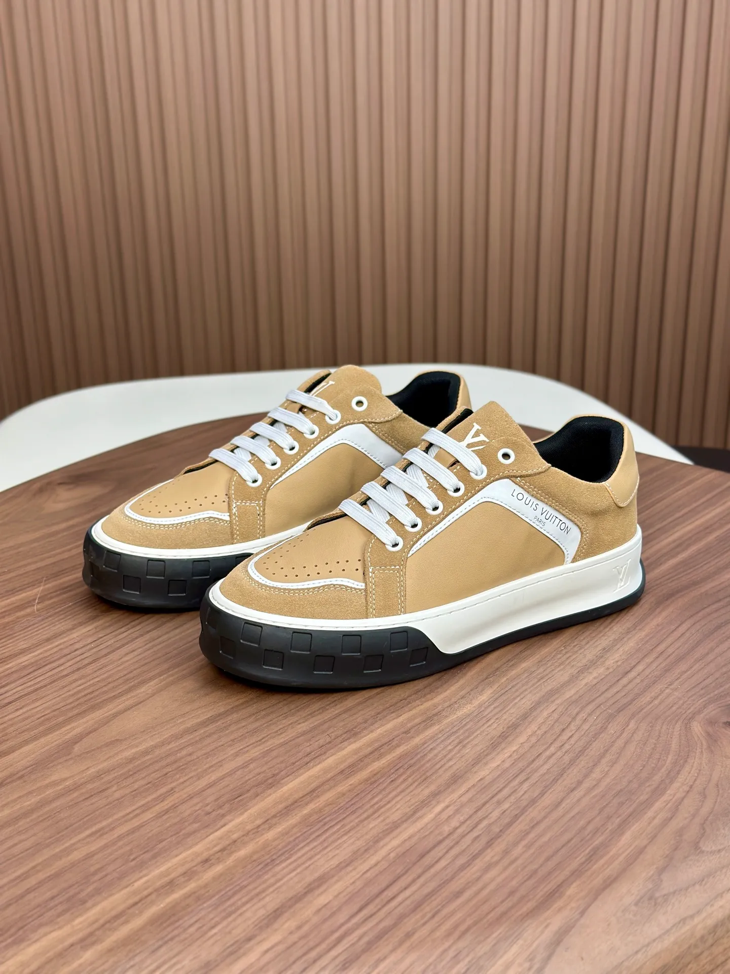 Men's shoes💰740 Lv 🔍Top purchasing agent🇮🇹 Louis Vuitton, the sports sneaker counter is synchronized, the uppers are imported from Italy, high-quality splicing colorful and complex crafts, the imported mesh padding is soft and comfortable, soles: original soles specially provided by the original factory, T men's men's shoes 💰U exclusive movable molded soles are super comfortable, original factory and single goods, 🔍🔍high quality, you can enter and leave the counter at will, welcome to compare, code number 38-44 (customized 45)